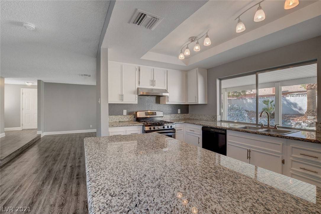 Las Vegas, NV 89121,4441 McLeod DR