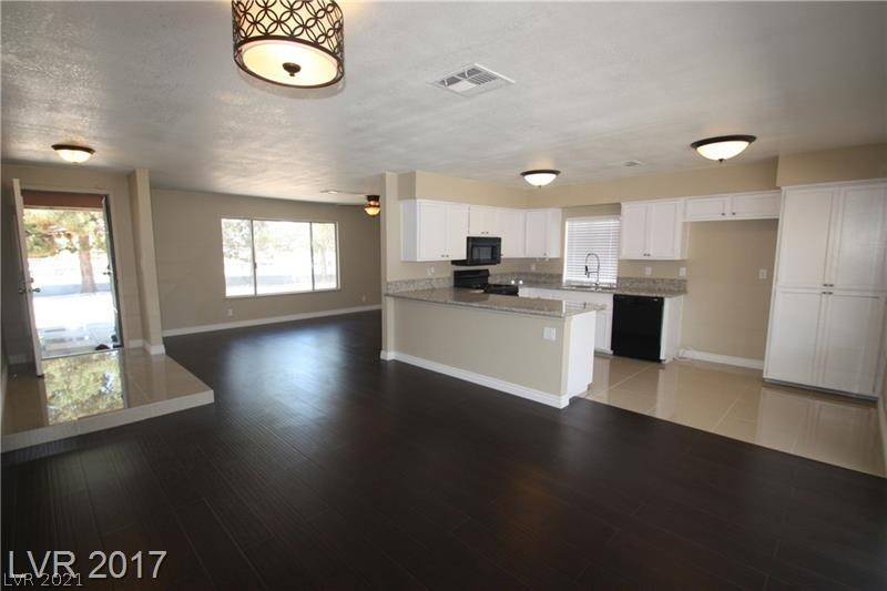 Las Vegas, NV 89103,6429 Lori CT