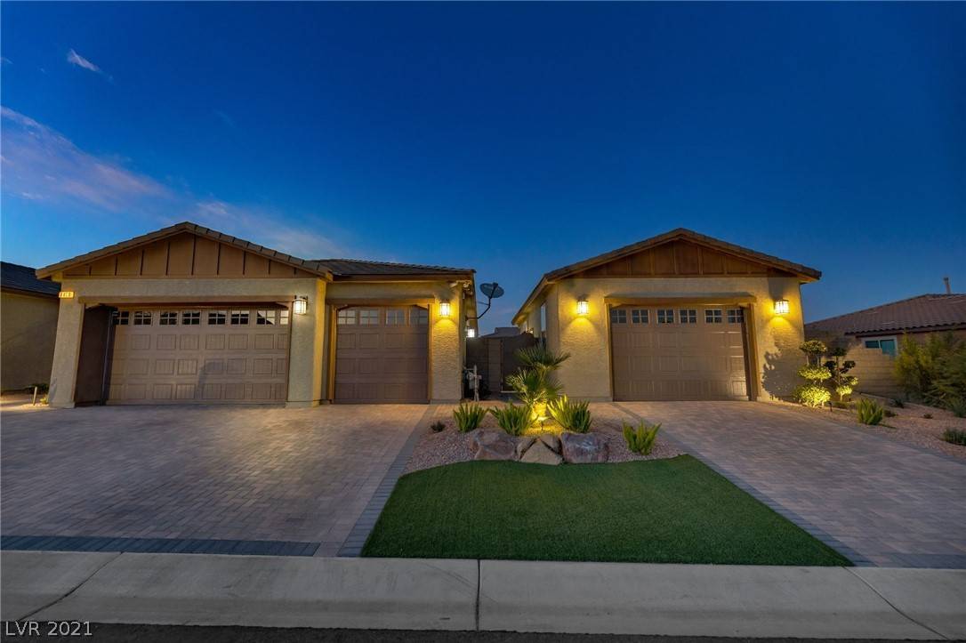 Las Vegas, NV 89113,8458 Pine Glade CT