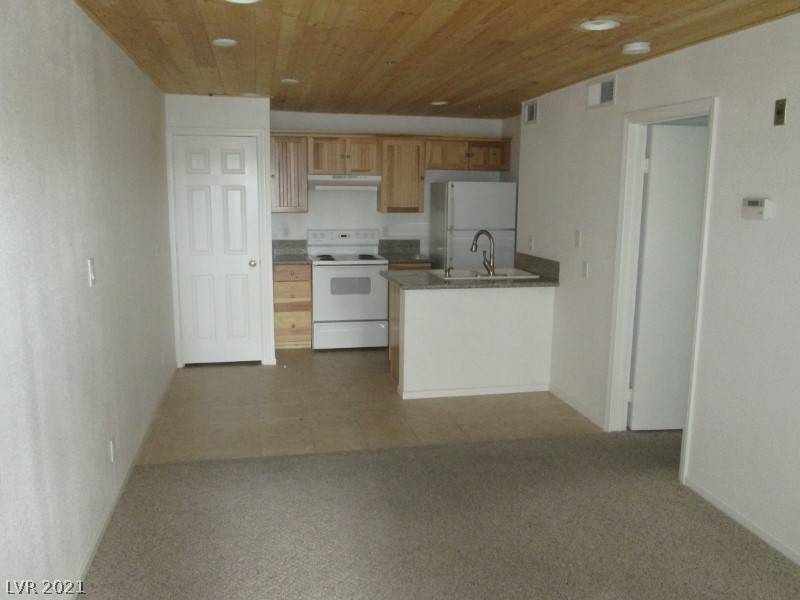 Las Vegas, NV 89119,1381 E University AVE #102