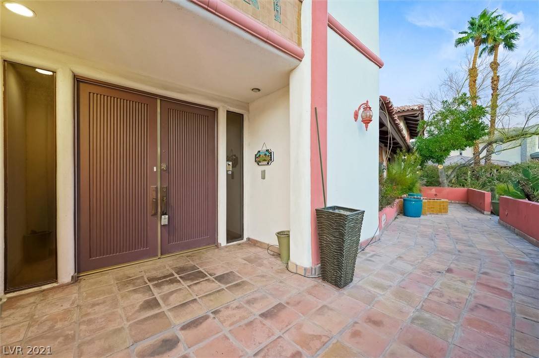Las Vegas, NV 89117,2715 Twin Palms CIR
