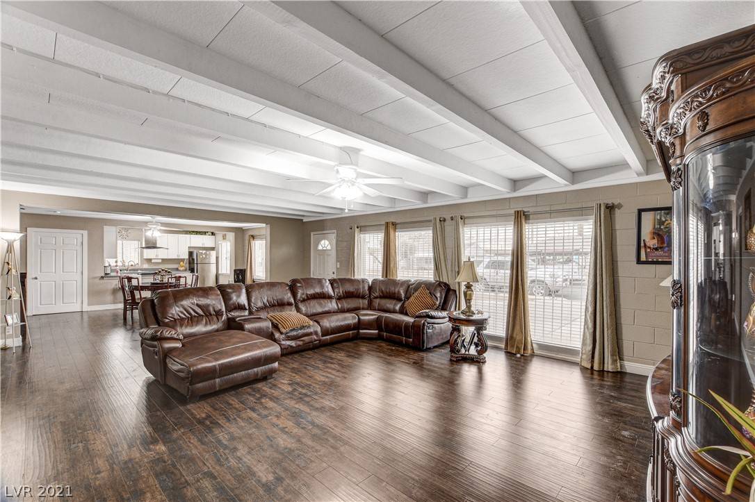 Las Vegas, NV 89107,4606 Dover PL