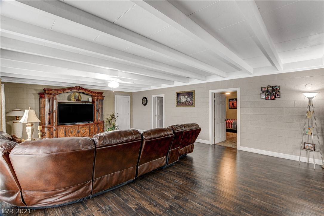 Las Vegas, NV 89107,4606 Dover PL