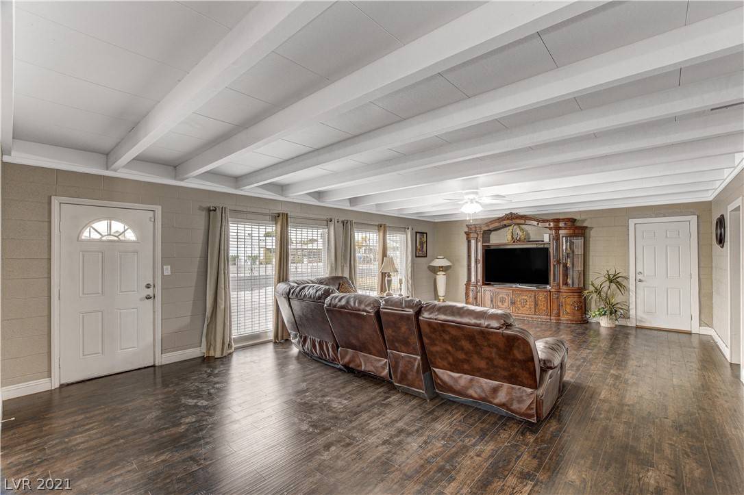 Las Vegas, NV 89107,4606 Dover PL