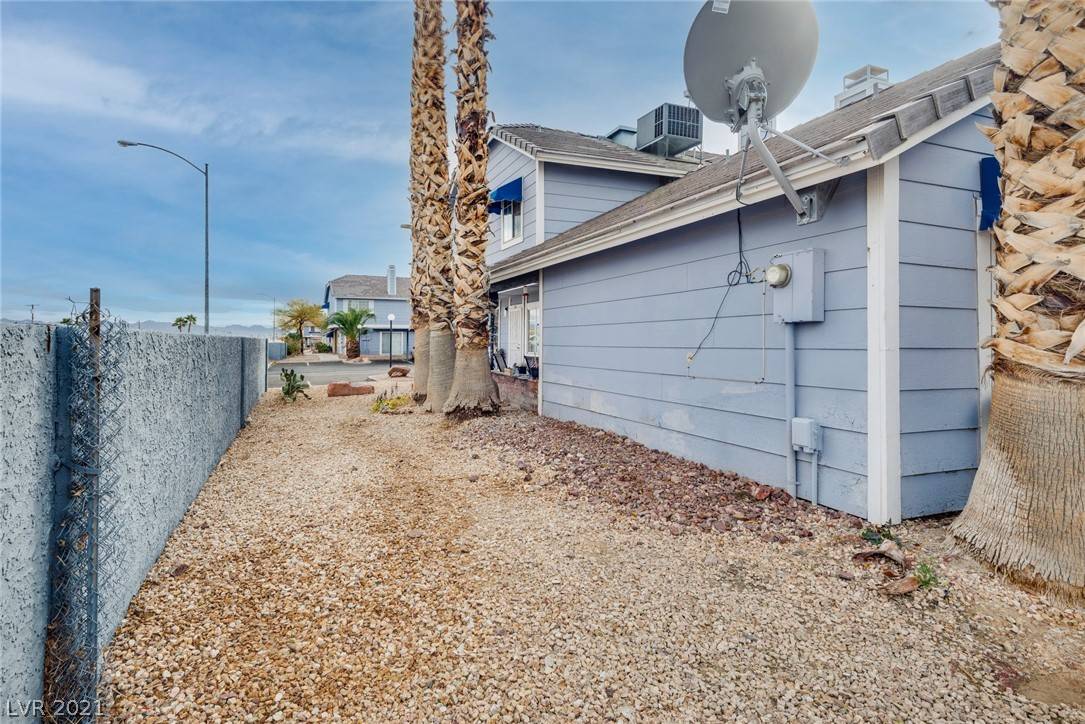 Las Vegas, NV 89122,5315 Silvermist CT #103