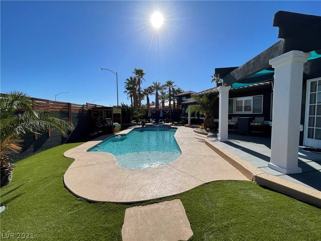 Las Vegas, NV 89117,7231 Birkland CT