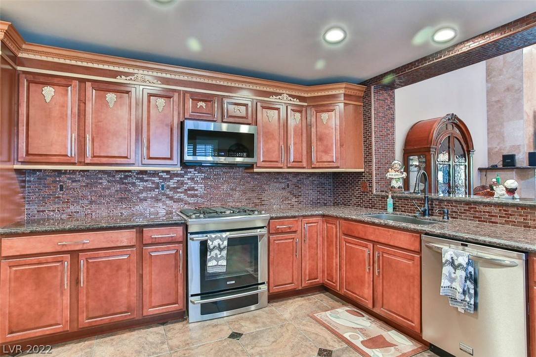 Las Vegas, NV 89113,6976 EMERALD SPRINGS LN