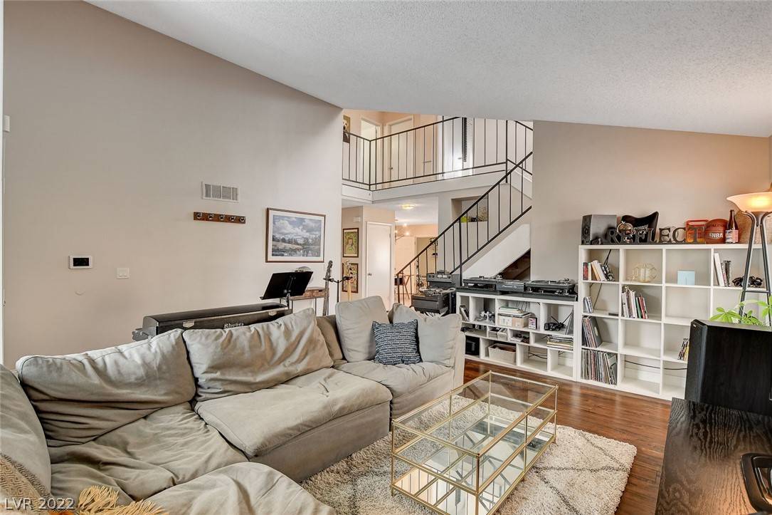 Las Vegas, NV 89103,6400 Hummingbird LN