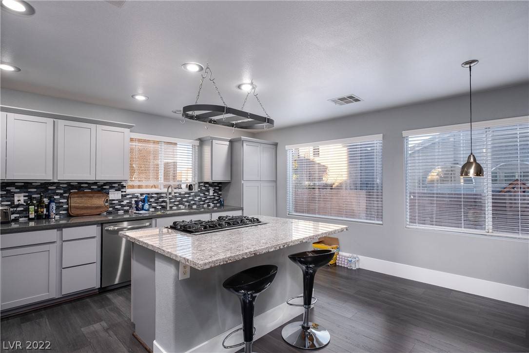 Henderson, NV 89052,512 Beaconwood ST