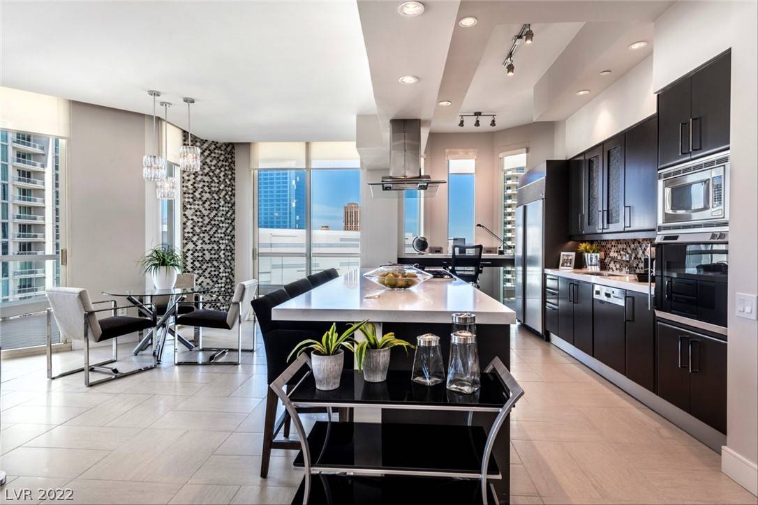 Las Vegas, NV 89109,2857 Paradise RD #2106