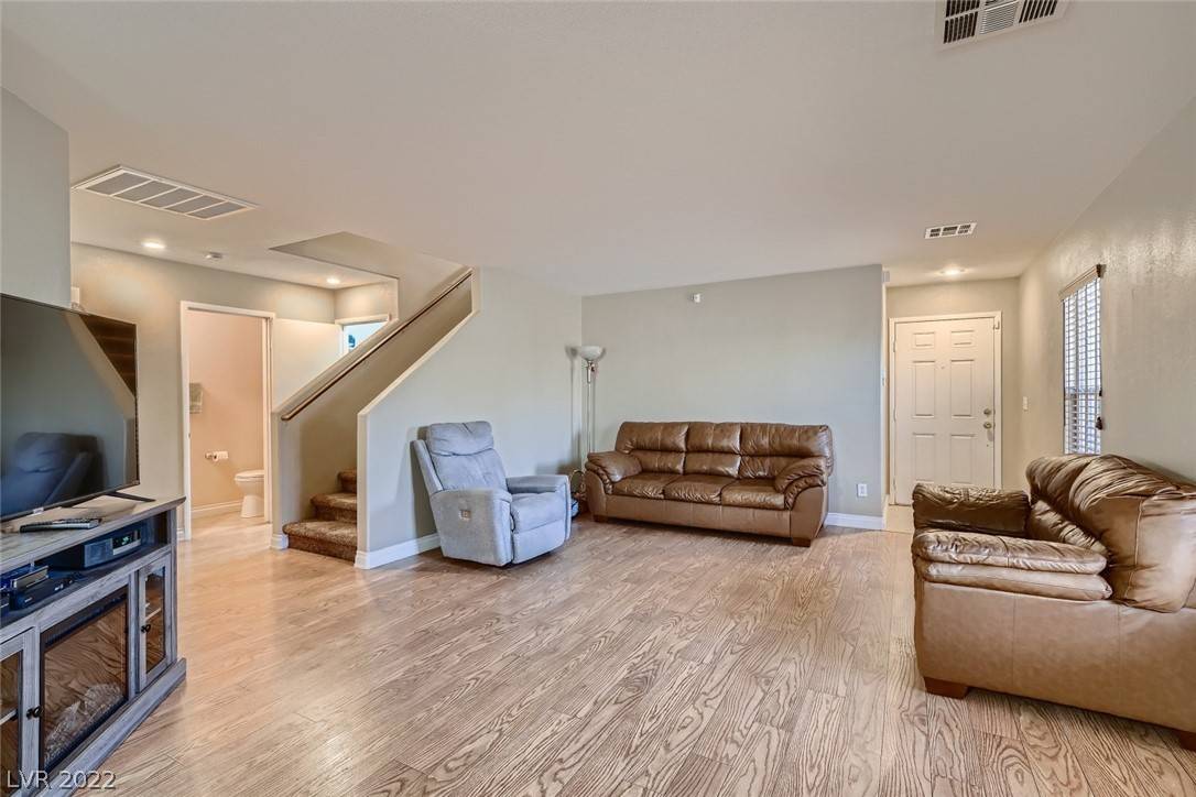 Las Vegas, NV 89139,7548 Bear River CT
