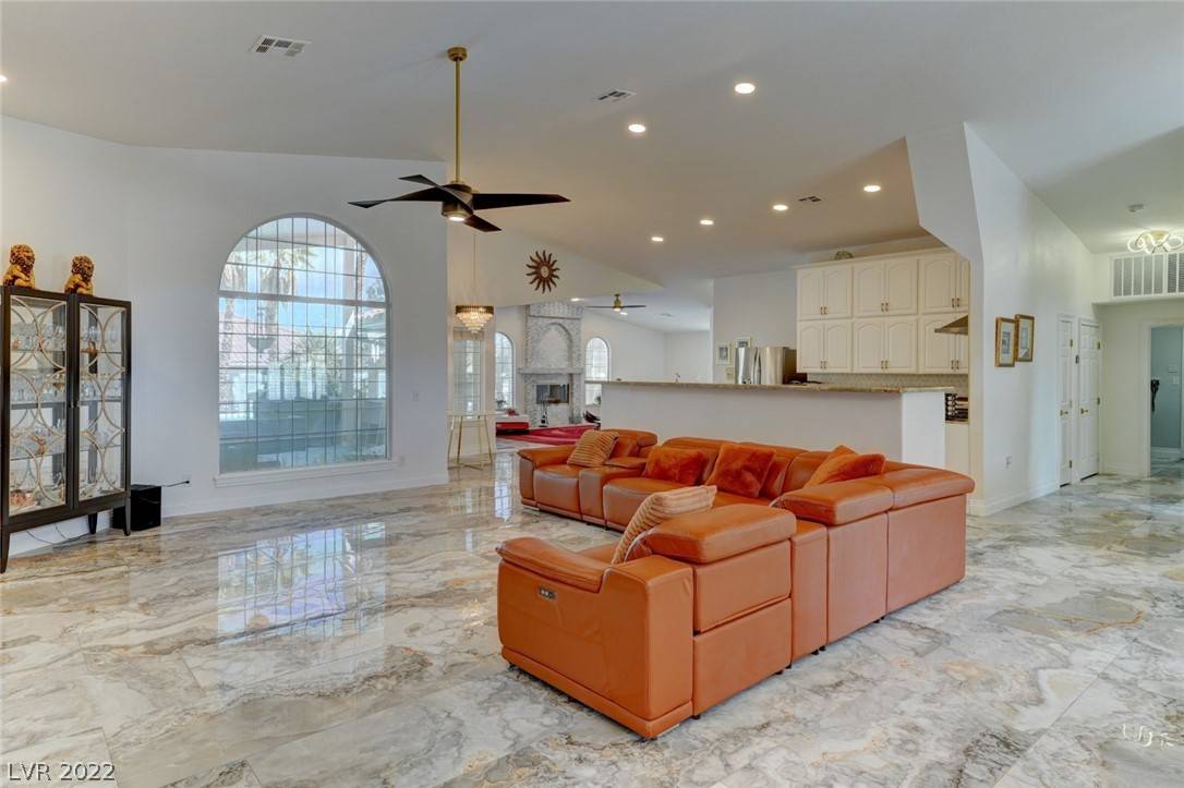 Las Vegas, NV 89117,1970 Del Font CT