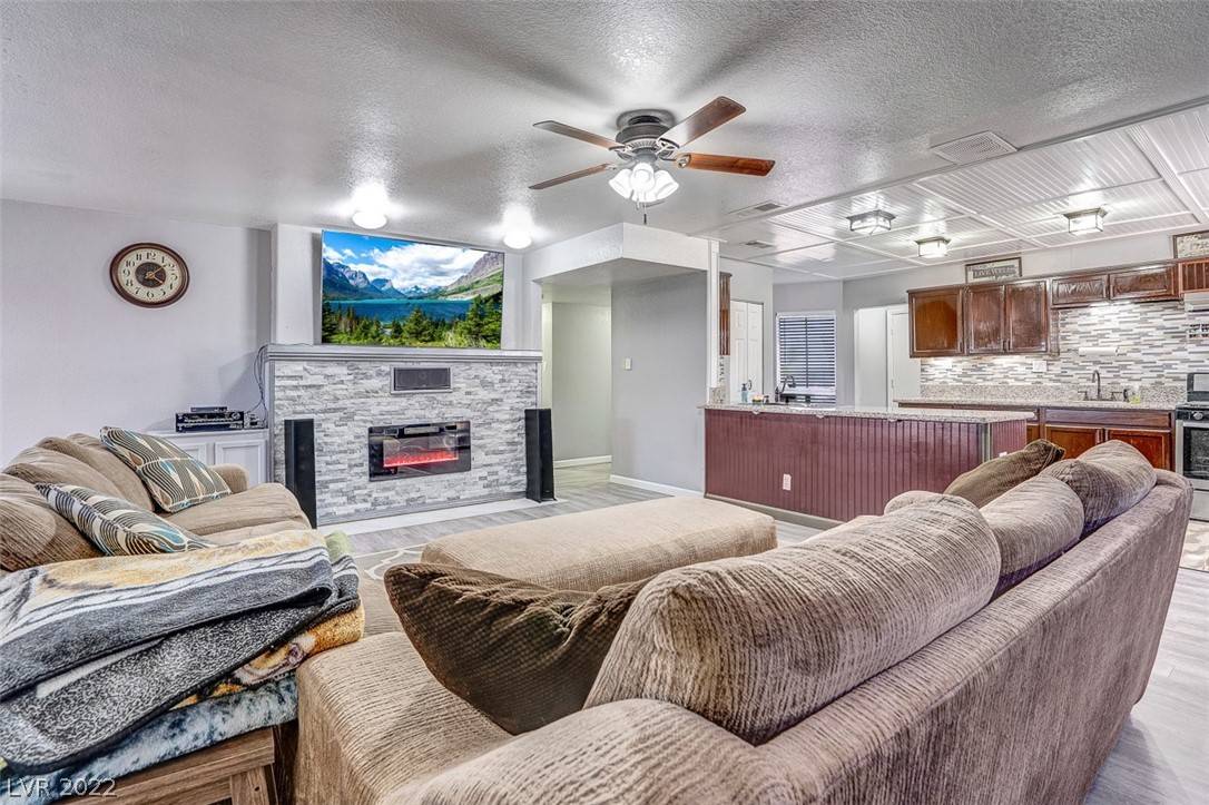 Las Vegas, NV 89107,6620 Burgundy WAY
