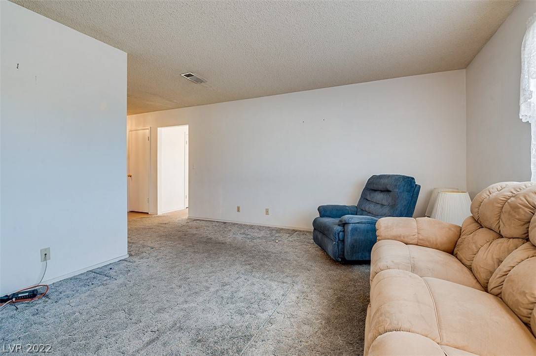 Henderson, NV 89002,427 Chateau DR