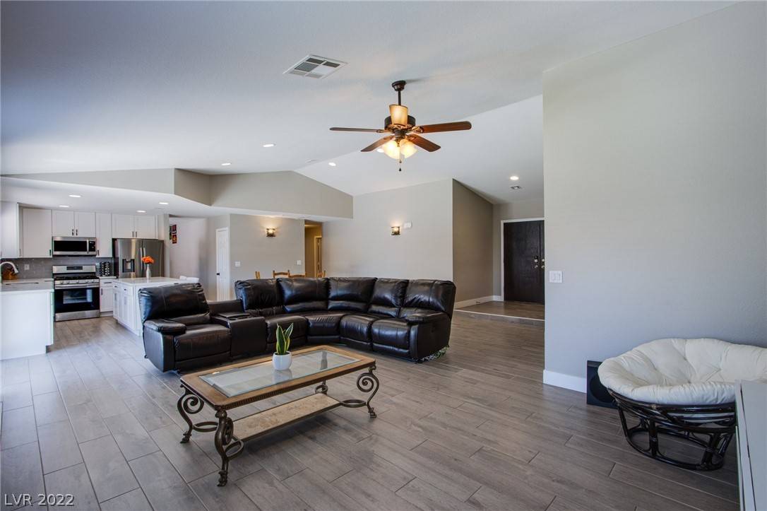 Las Vegas, NV 89120,3249 Palmdesert WAY