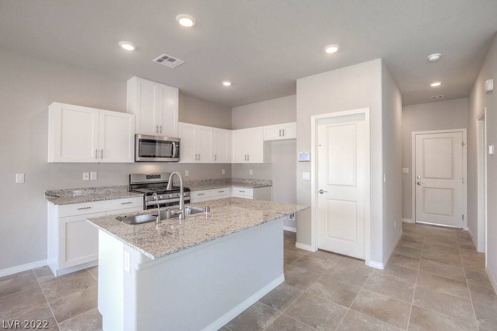Las Vegas, NV 89113,7492 Red Plumeria AVE #91