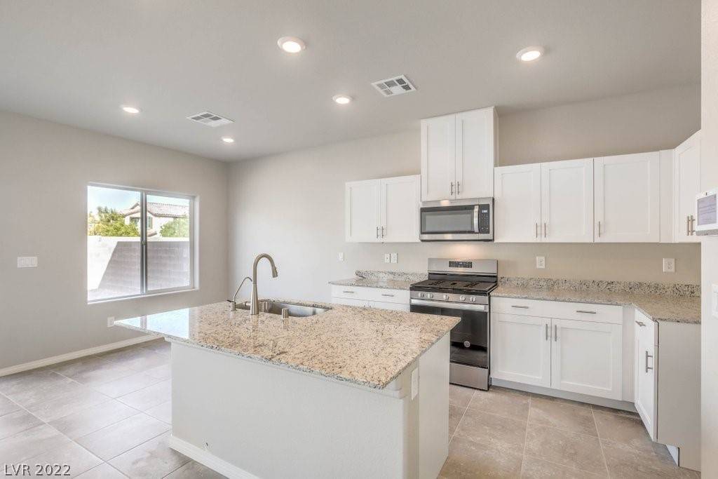 Las Vegas, NV 89113,7492 Red Plumeria AVE #91