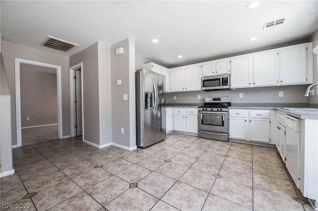 North Las Vegas, NV 89084,2325 Cockatiel DR