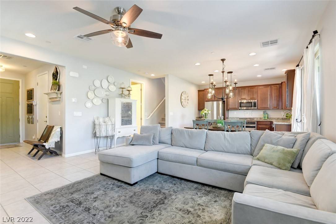 Henderson, NV 89011,833 N Water ST