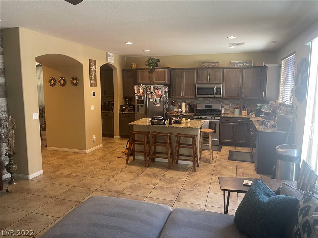 North Las Vegas, NV 89081,5308 mountain garland LN