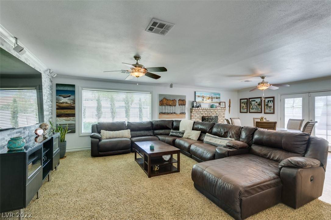 Las Vegas, NV 89108,6132 Foxcroft AVE