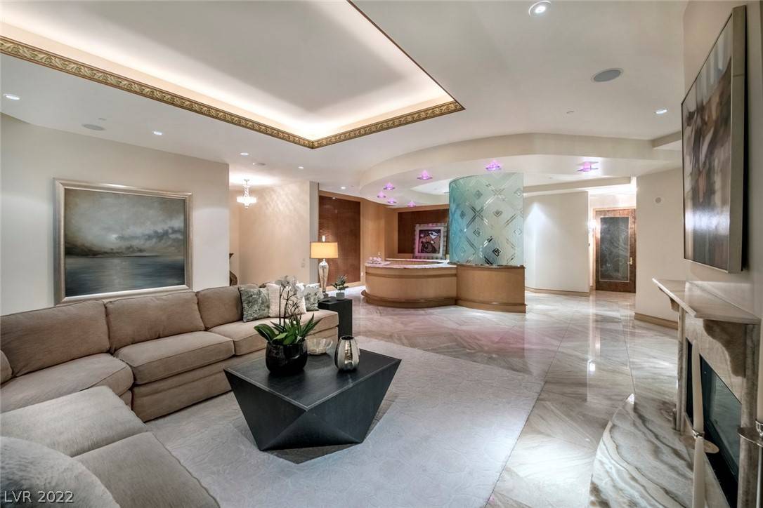 Las Vegas, NV 89109,2877 Paradise RD #3502