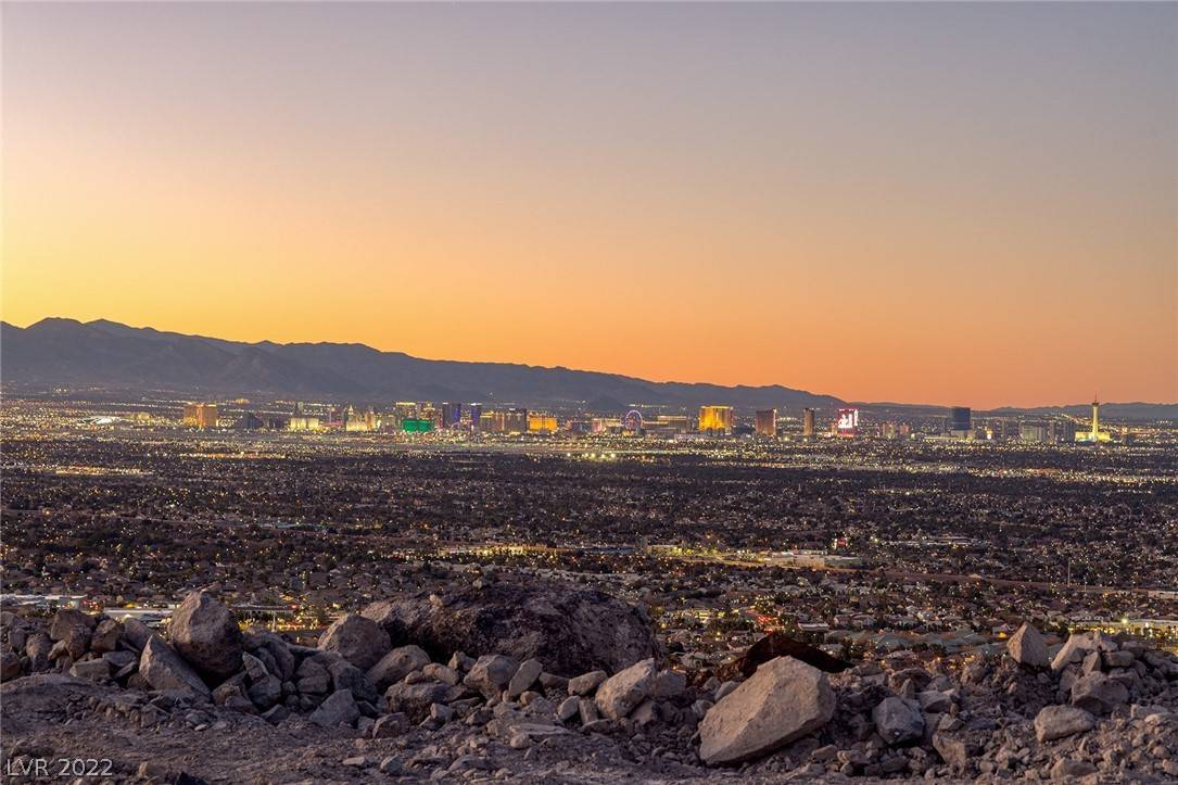 Henderson, NV 89012,631 Grand Rim DR