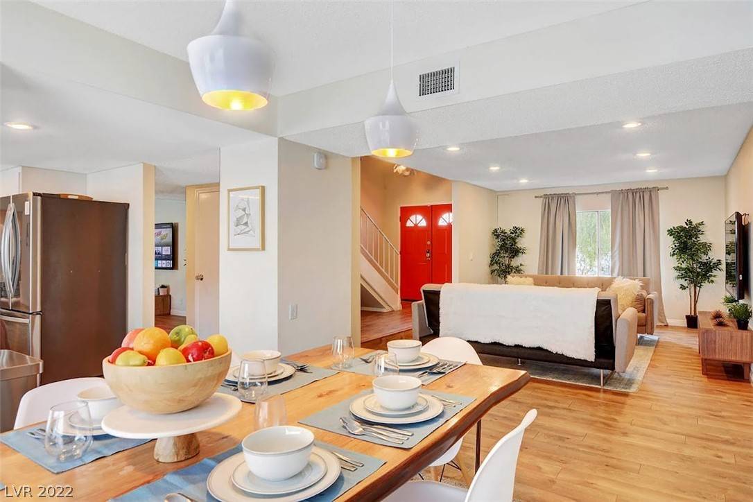 Las Vegas, NV 89120,5409 La Palomas CT
