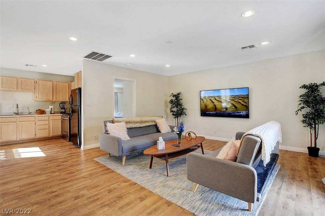 Las Vegas, NV 89120,5409 La Palomas CT