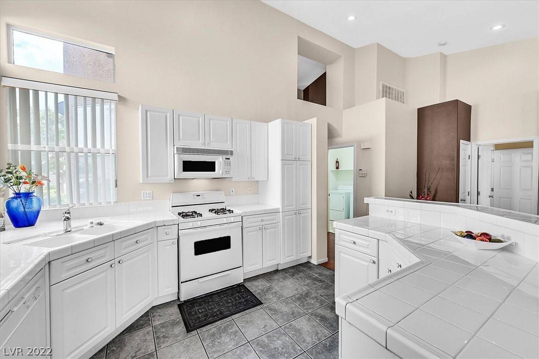 Las Vegas, NV 89147,9646 Emeraude AVE