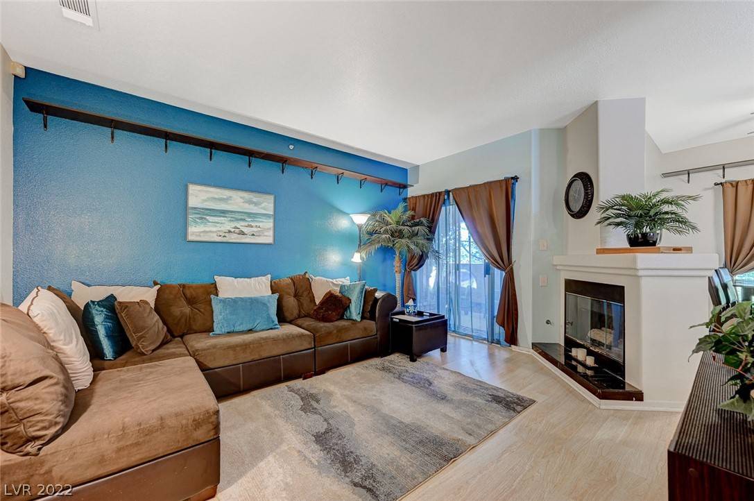 Las Vegas, NV 89120,6480 Annie Oakley DR #321