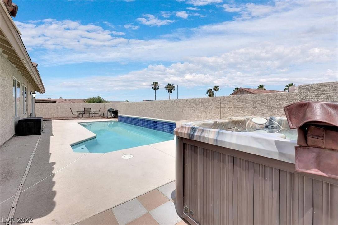 Henderson, NV 89002,804 Blue Springs DR