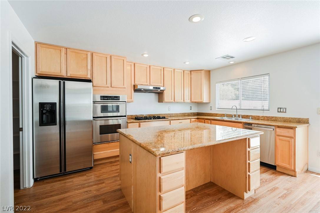 Las Vegas, NV 89131,7804 Bear Tooth Cave CT