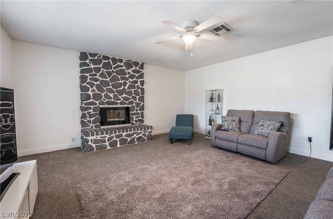 Las Vegas, NV 89107,605 Slayton DR