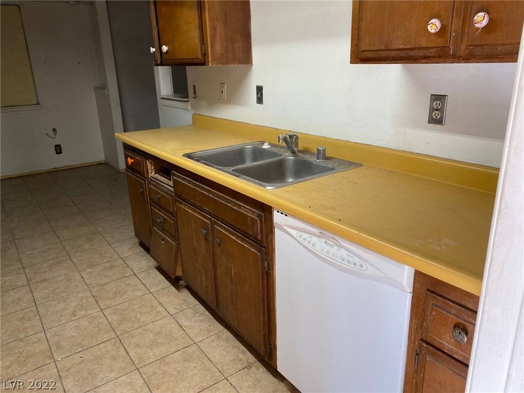 Las Vegas, NV 89121,4272 Sheppard DR