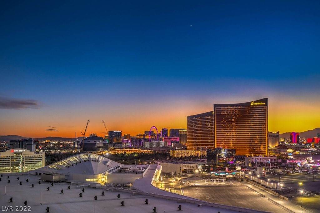 Las Vegas, NV 89109,2877 Paradise RD #2102