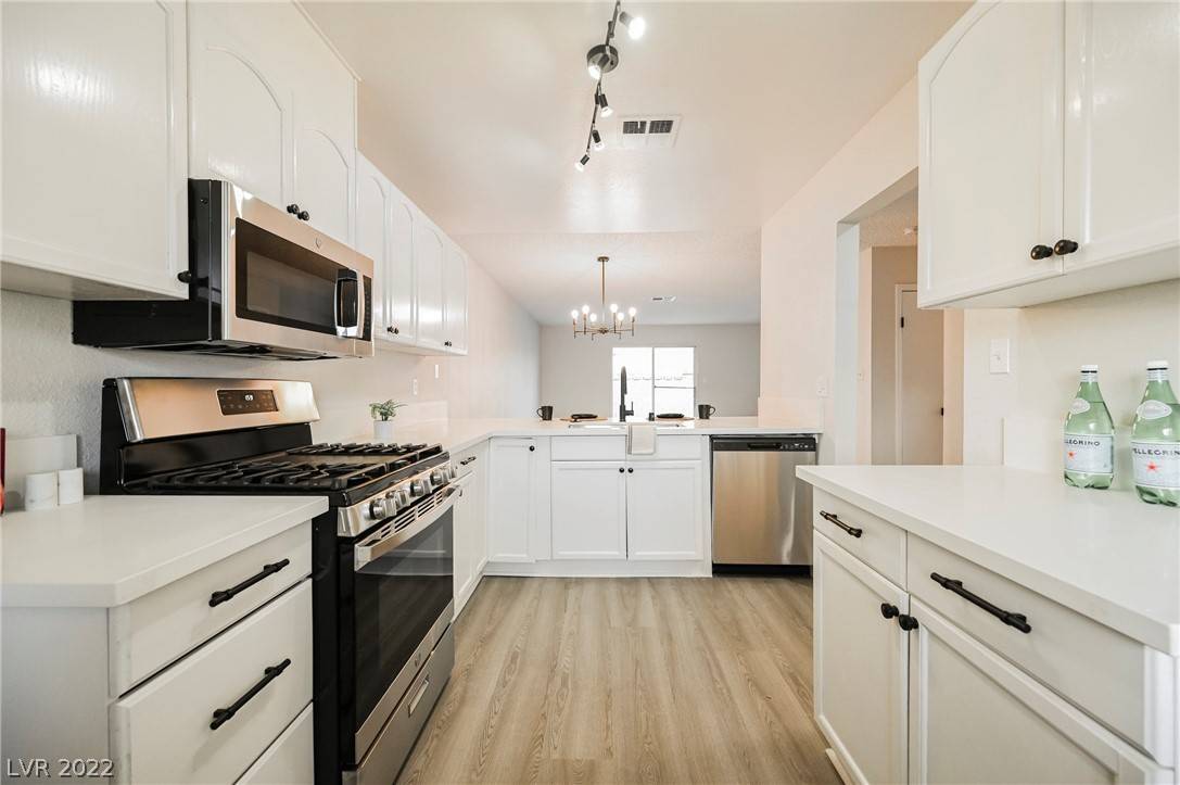 Henderson, NV 89011,523 E Barrett ST
