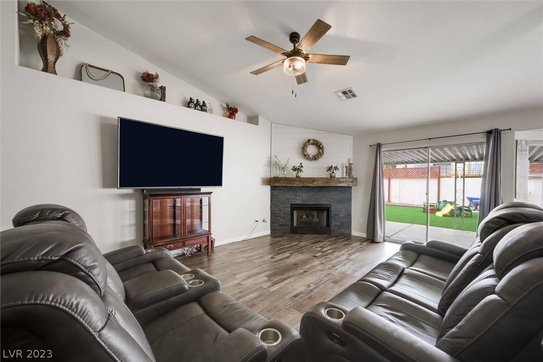 Henderson, NV 89002,735 Chimney Rock DR