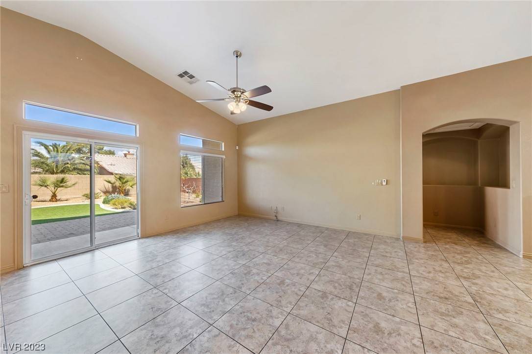 Las Vegas, NV 89130,6458 White Tiger CT