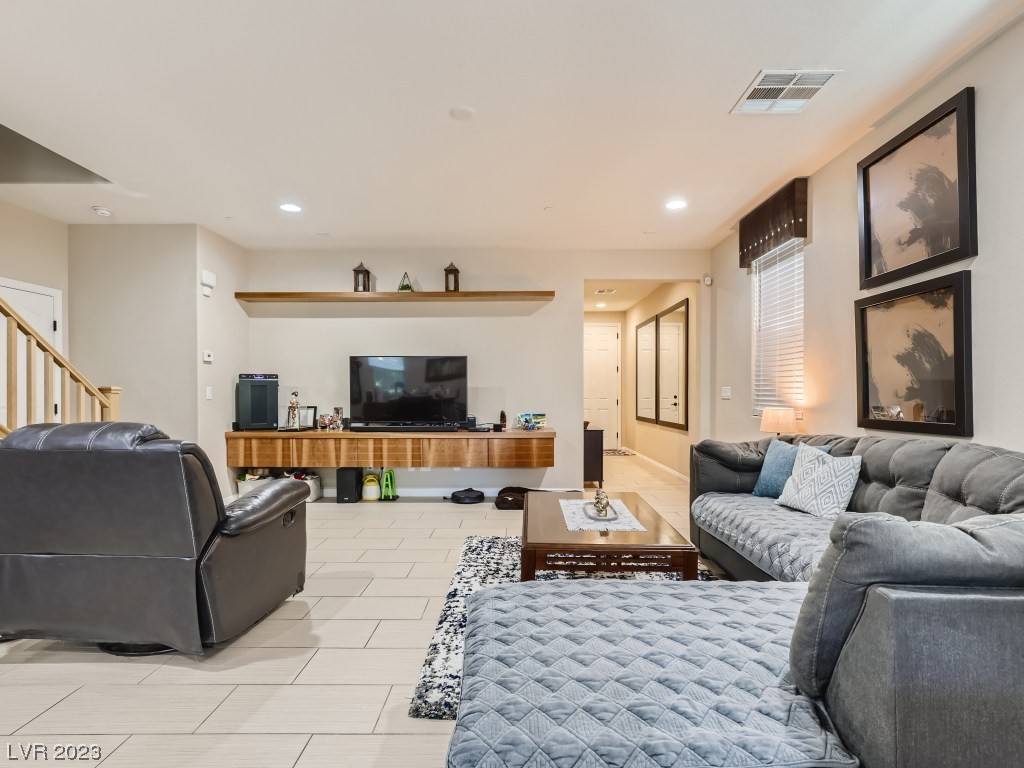 Henderson, NV 89002,701 Silver Pearl ST