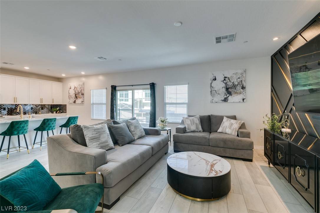 Las Vegas, NV 89138,600 N Carriage Hill DR #1099