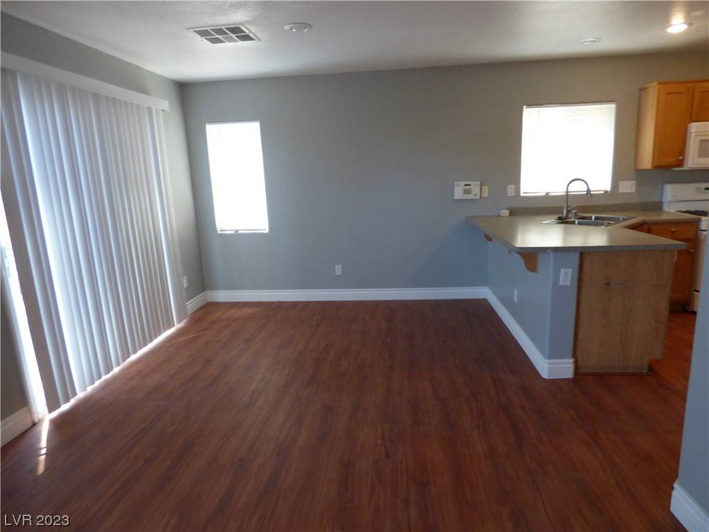 Las Vegas, NV 89122,5132 Dillingham DR