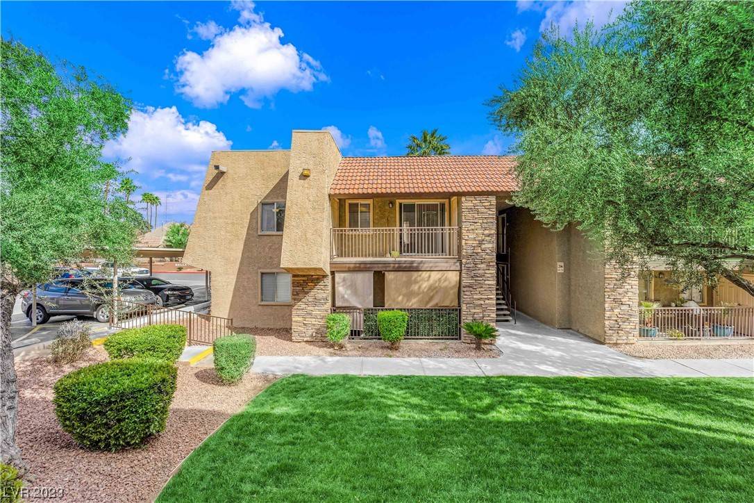 Las Vegas, NV 89103,4981 River Glen DR #52
