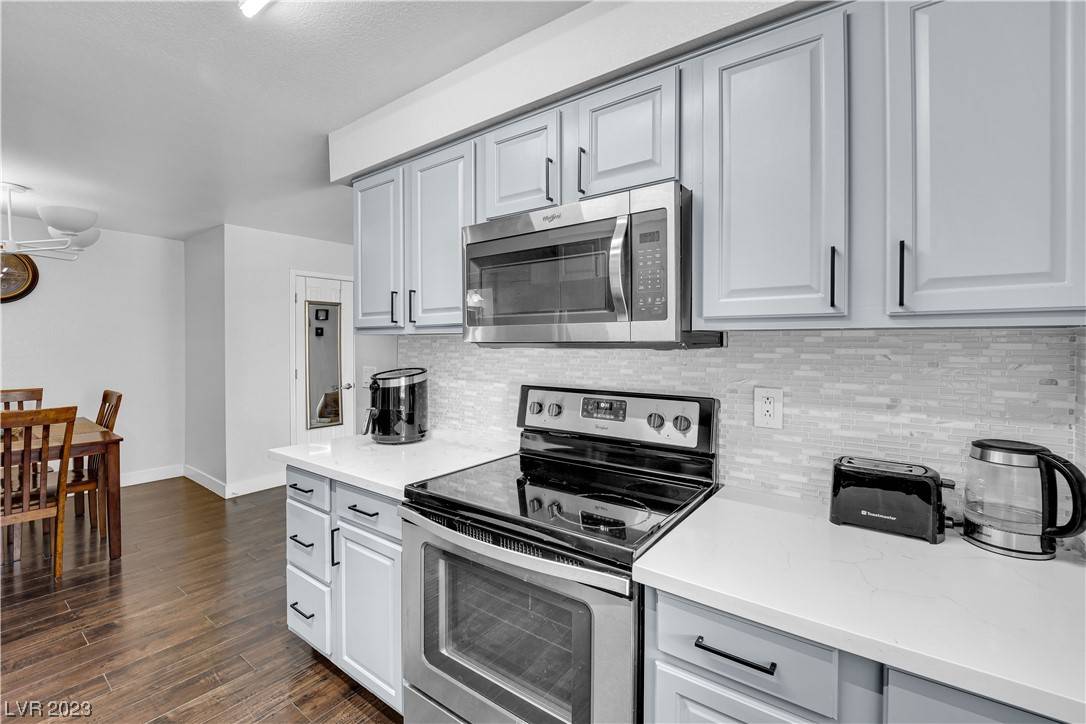 Las Vegas, NV 89103,4981 River Glen DR #52