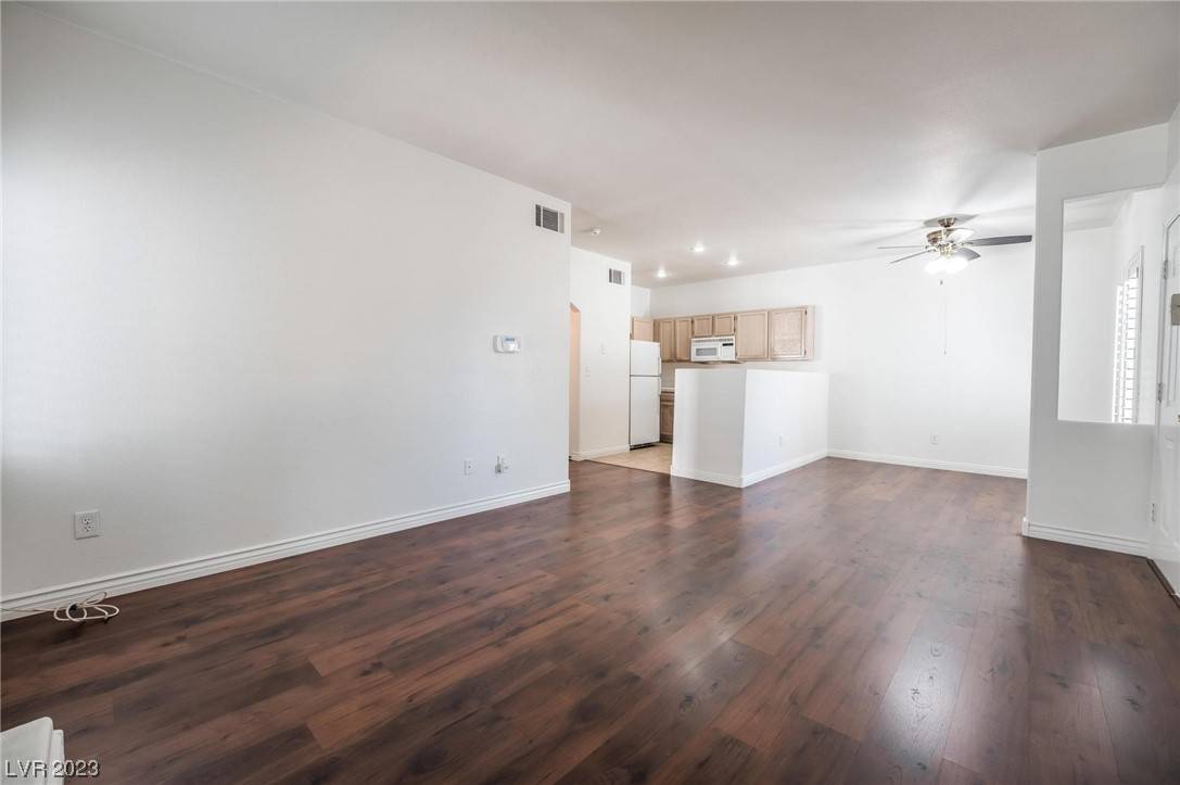 Las Vegas, NV 89108,5914 Vegas DR