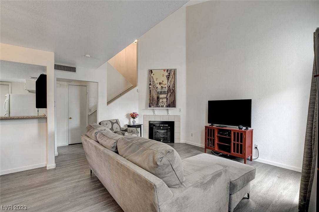 Las Vegas, NV 89122,5450 Morris ST #1231