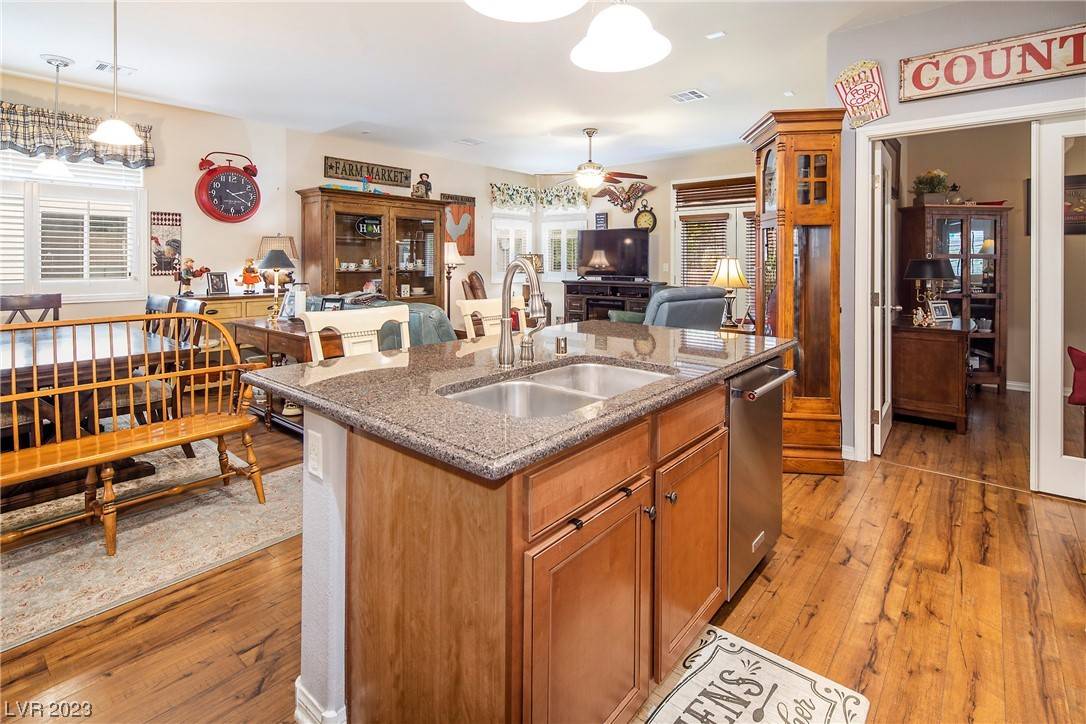 Las Vegas, NV 89166,7119 Forest Heights CT
