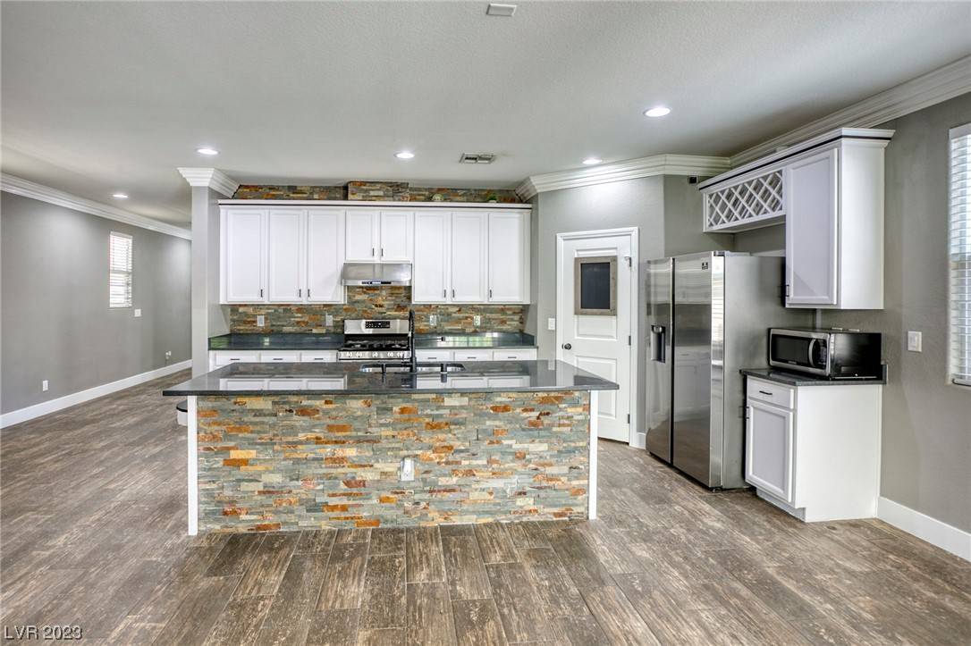 Las Vegas, NV 89148,9816 Dryden CT