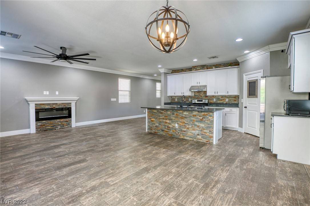 Las Vegas, NV 89148,9816 Dryden CT