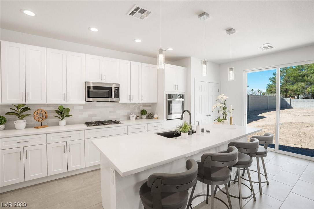 Las Vegas, NV 89121,3921 Wesvan CT